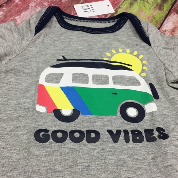 Gap Boys 0 3 Months Good Vibes Top & Tan Shorts Outfit - Picture 3 of 8